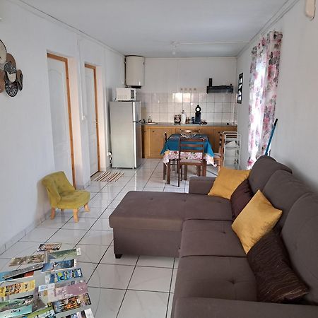 Appart A La Res Andy Accueillant 1 A 5 Pers Arrive Autonome , 2 Places De Parking Dans La Cour Devant La Maison Apartment Saint-Denis Exterior foto