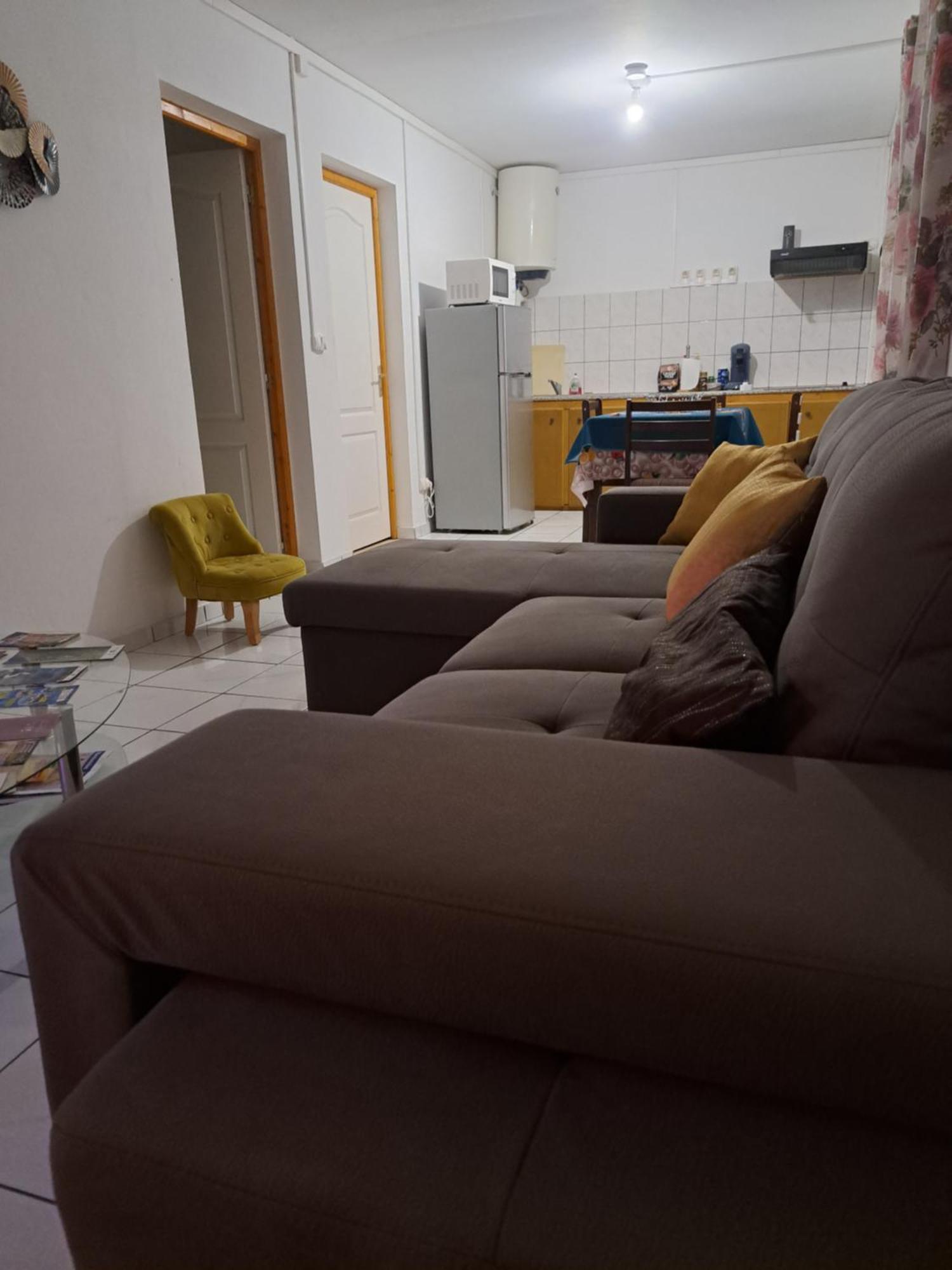 Appart A La Res Andy Accueillant 1 A 5 Pers Arrive Autonome , 2 Places De Parking Dans La Cour Devant La Maison Apartment Saint-Denis Exterior foto